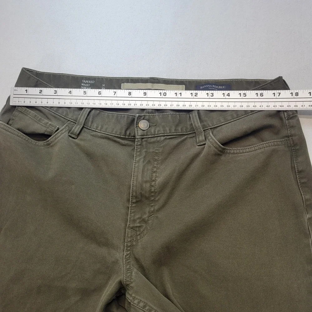 Banana Republic Traveler Pants Mens 36x30 Olive Green Tapered Fit Chino